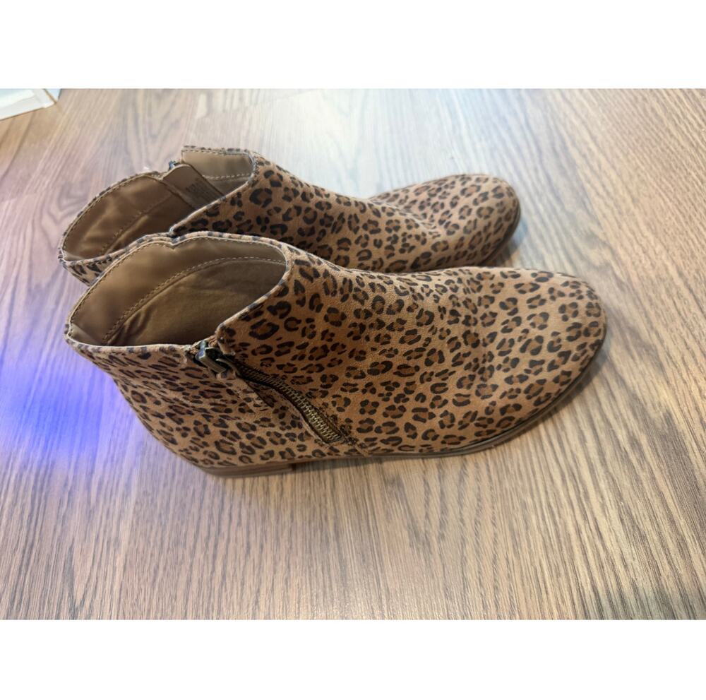 Leopard print Cat & Jack Girls Chelsea boots SZ 5